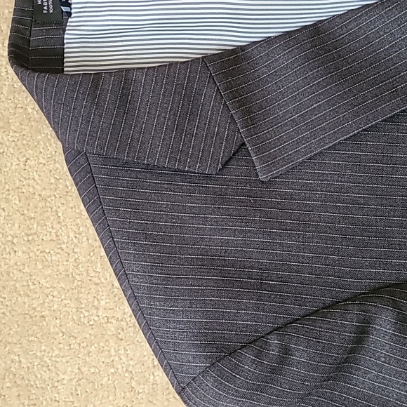Tommy Hilfiger Suit Set (Pants: 33Wx32L Jacket: 38R) - Black and white Stripped - Picture 3 of 8